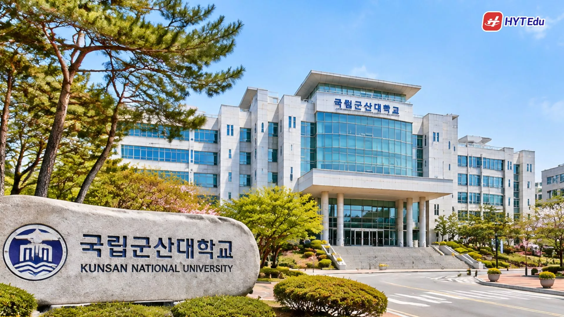 Đại học Quốc gia Kunsan: Điều kiện, học phí, học bổng Campus Đại học Quốc gia Kunsan Hàn Quốc với tòa nhà học thuật và khuôn viên trường hiện đại